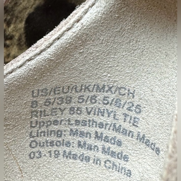 KENNETH COLE RILEY 85 BEIGE SUEDE w/ translucent vinyl panels lace up PUMPS. 8.5 - Picture 6 of 9